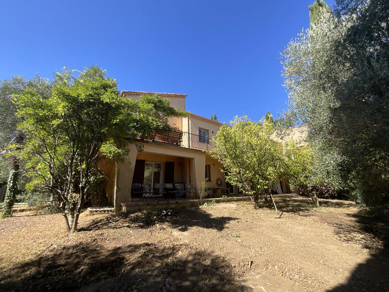 Villa - 300 m² - 11 pièces