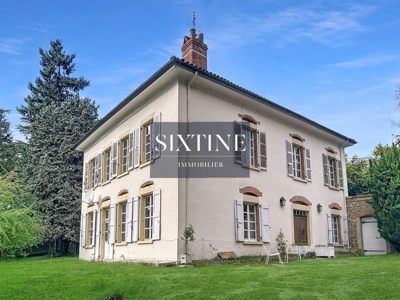 Maison - 312 m² - 9 pièces