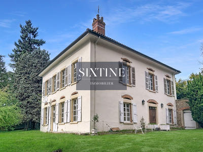 Maison - 312 m² - 9 pièces