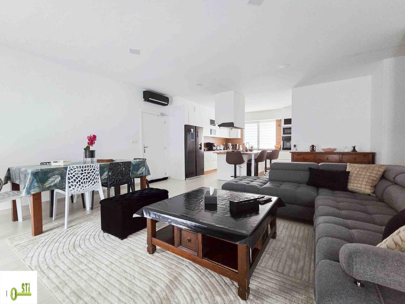 Maison - 97 m² - 4 pièces