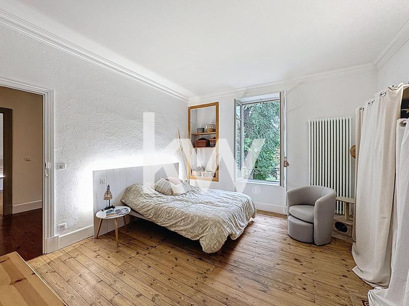 Maison - 205 m² - 7 pièces