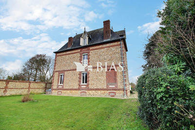 Maison - 300 m² - 12 pièces