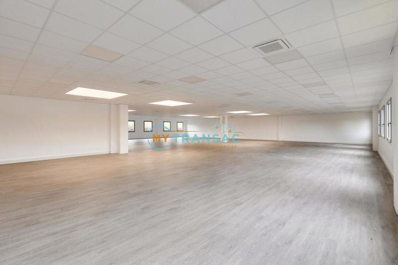 Local d'activités - 673 m²