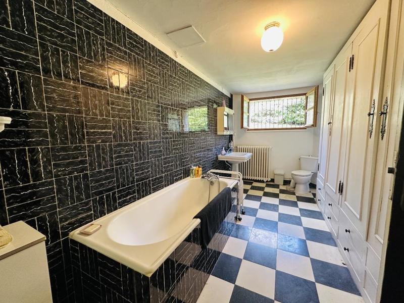 Propriété - 300 m² - 7 pièces