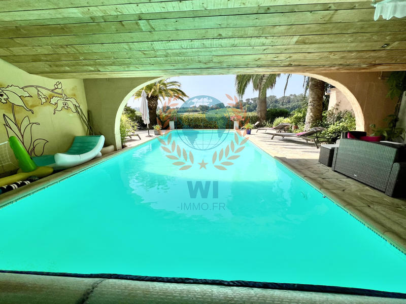 Maison - 233 m² - 10 pièces