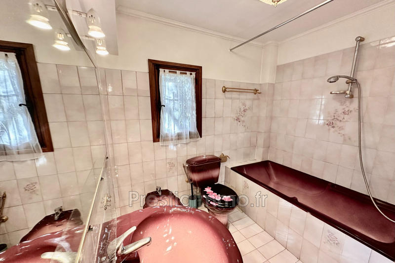 Maison - 270 m² - 8 pièces