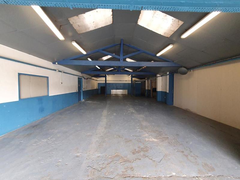 Local d'activité / Entrepôt - 415 m²