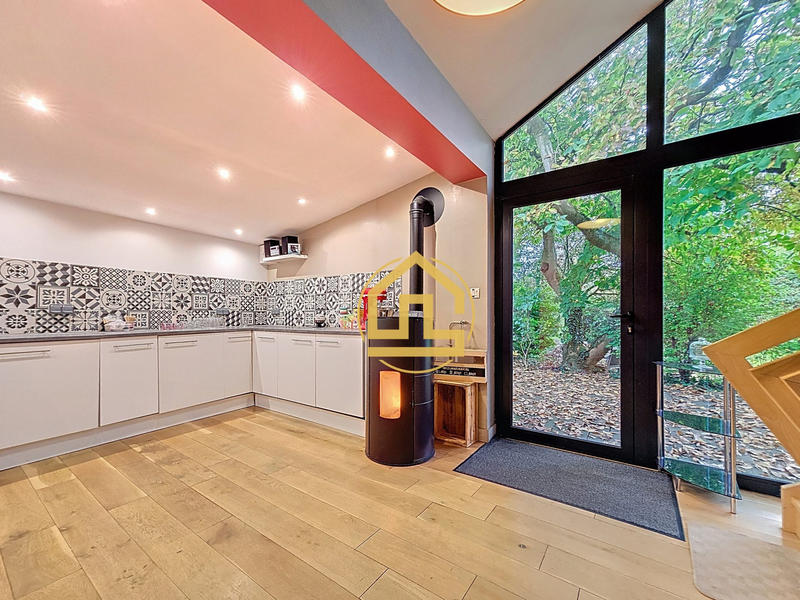 Maison ancienne - 241 m² - 9 pièces