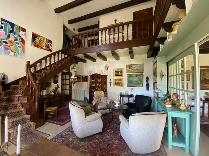 Maison - 267 m² - 8 pièces