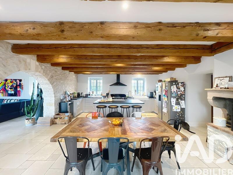 Maison - 234 m² - 8 pièces