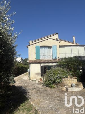 Maison - 240 m² - 8 pièces
