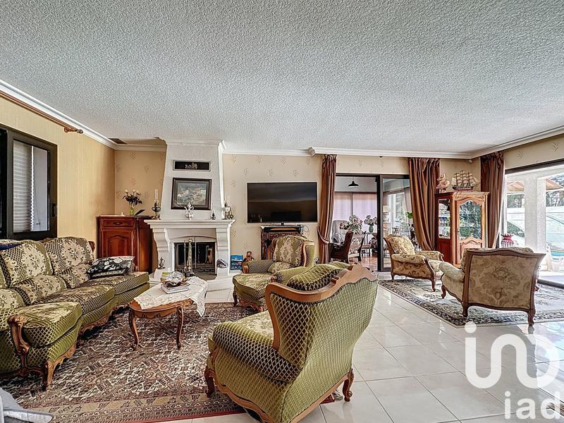 Maison - 227 m² - 8 pièces