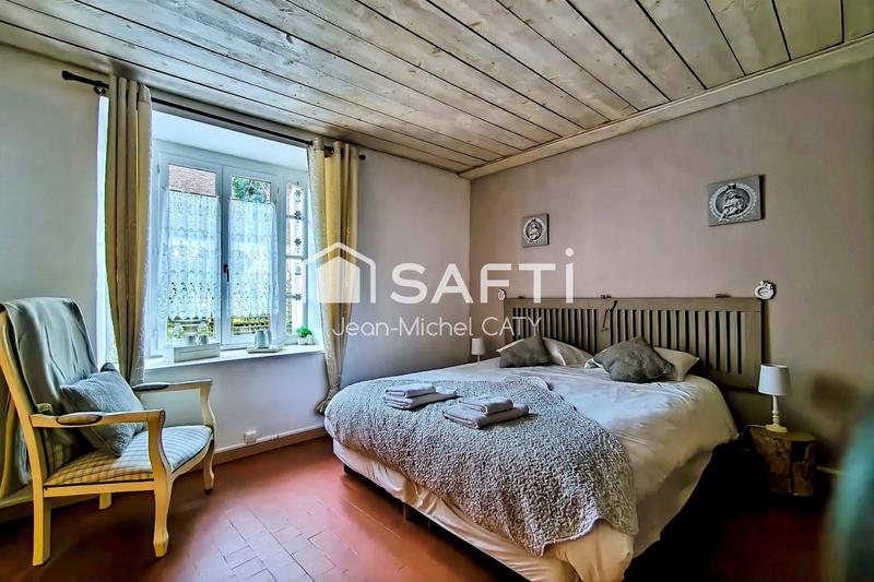 Maison - 270 m² - 13 pièces