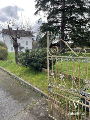 Maison traditionnelle - 285 m² - 10 pièces