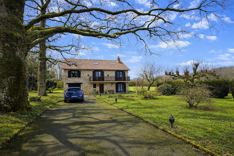 Maison - 196 m² - 7 pièces