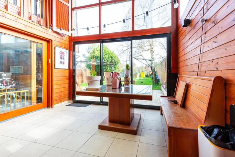 Maison de bois - 220 m² - 8 pièces