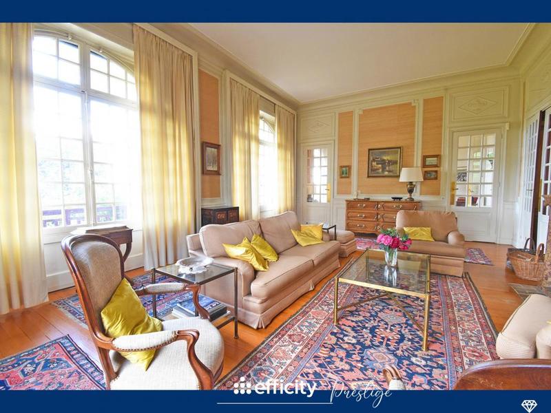 Maison - 450 m² - 16 pièces