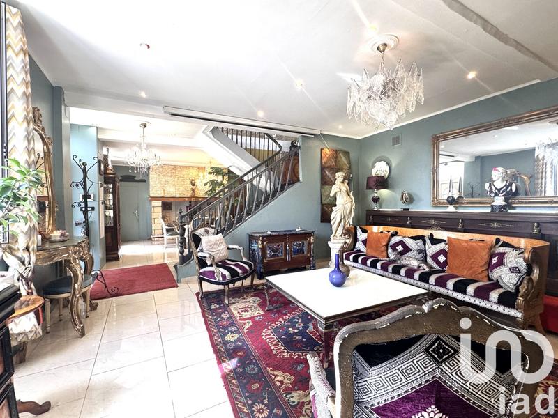 Maison - 181 m² - 7 pièces