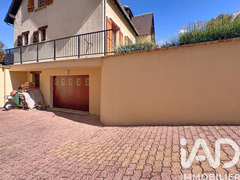 Maison - 220 m² - 8 pièces