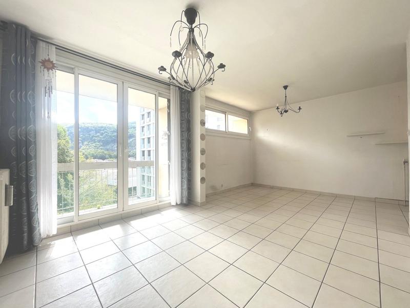 Appartement - 86 m² - 5 pièces