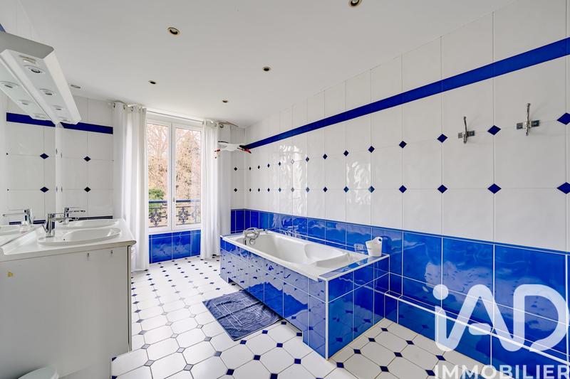 Maison - 299 m² - 10 pièces