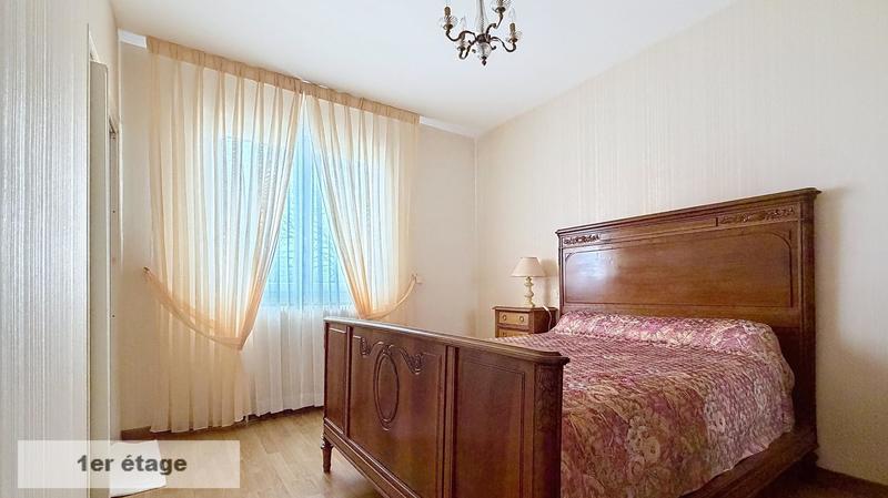 Maison - 220 m² - 8 pièces