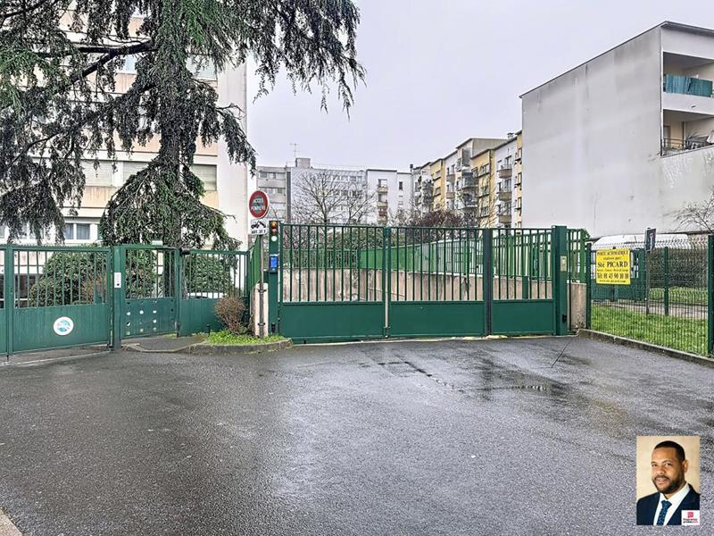 Parking / Garage - 11 m²