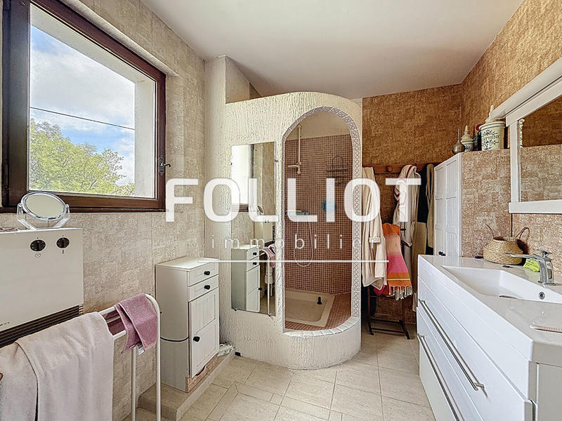 Maison - 180 m² - 8 pièces