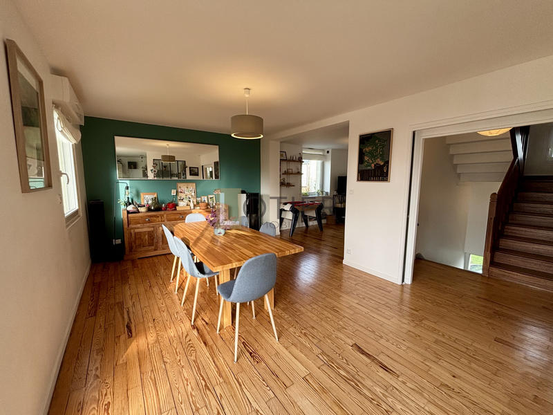 Maison - 104 m² - 6 pièces