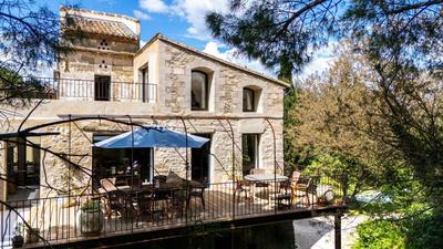 Mas - 300 m² - 10 pièces