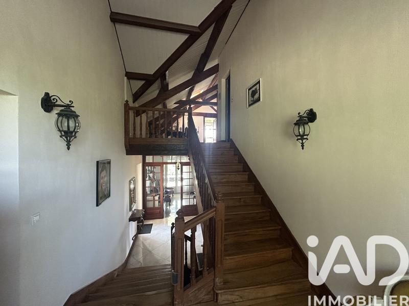 Maison - 221 m² - 6 pièces