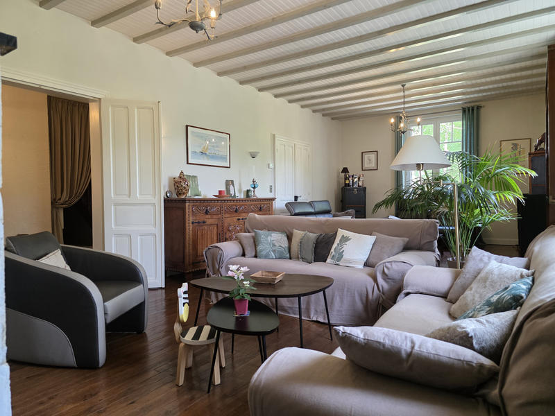 Maison - 262 m² - 7 pièces