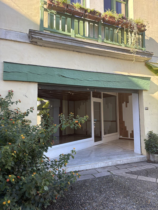 Local d'activités - 96 m² - 6 pièces