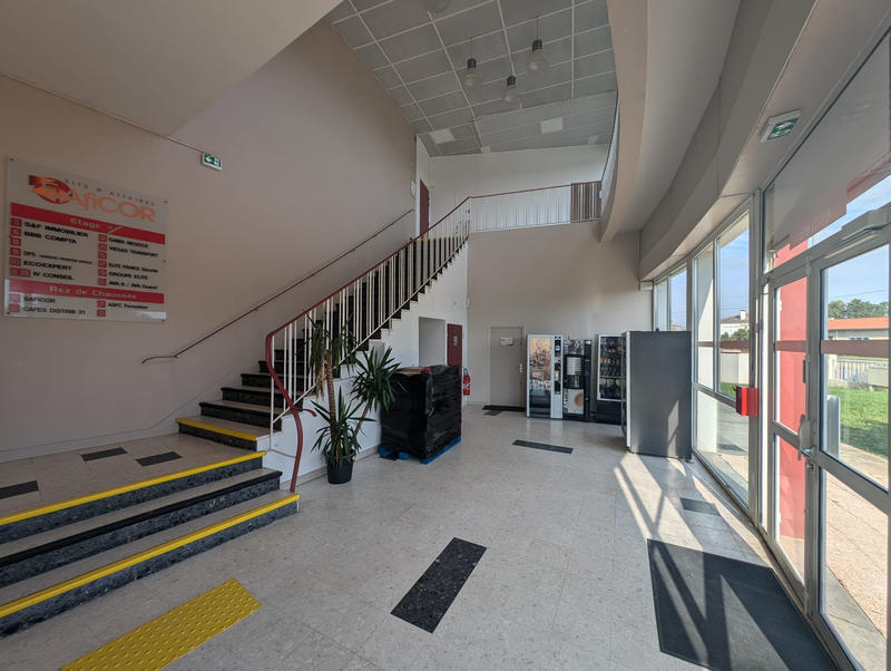 Local commercial - 2 800 m²