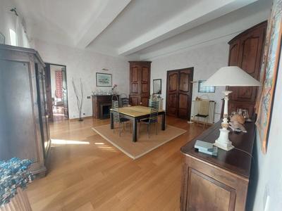 Maison de village - 341 m² - 12 pièces