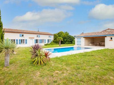 Maison - 180 m² - 7 pièces