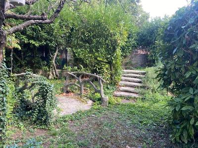 Maison - 220 m² - 8 pièces