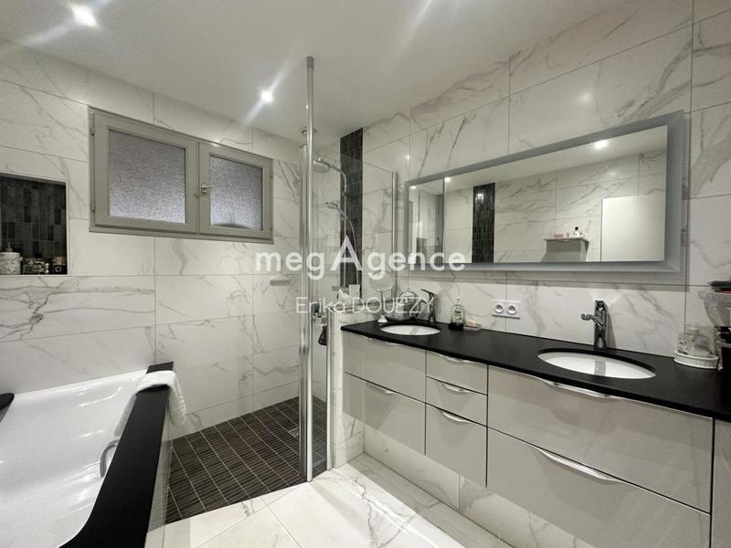 Maison - 215 m² - 7 pièces