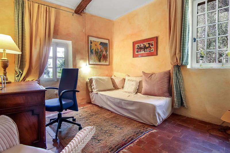 Maison - 260 m² - 11 pièces