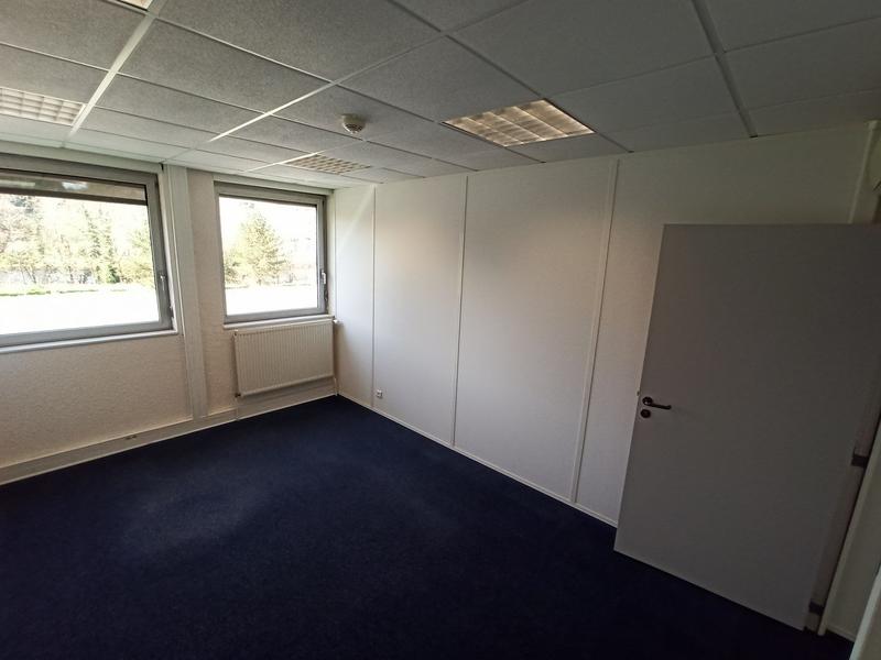Bureau - 1 700 m²