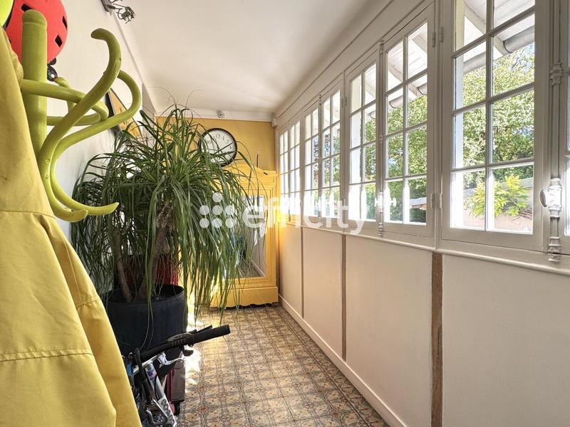 Demeure - 250 m² - 8 pièces