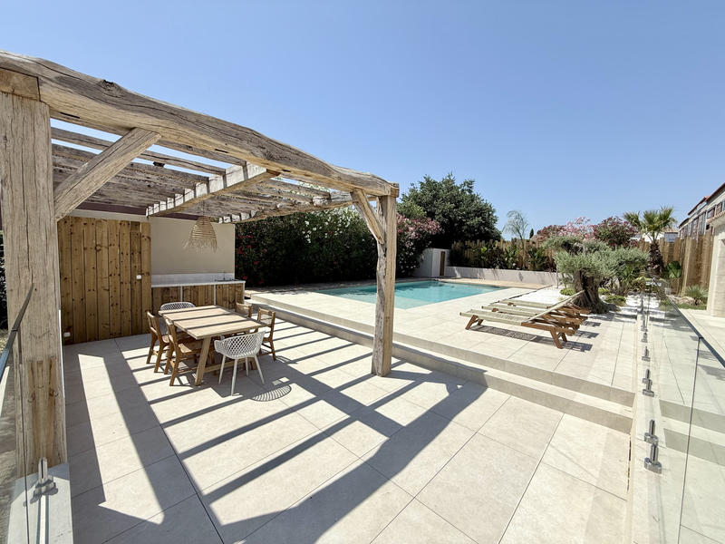 Maison - 202 m² - 6 pièces