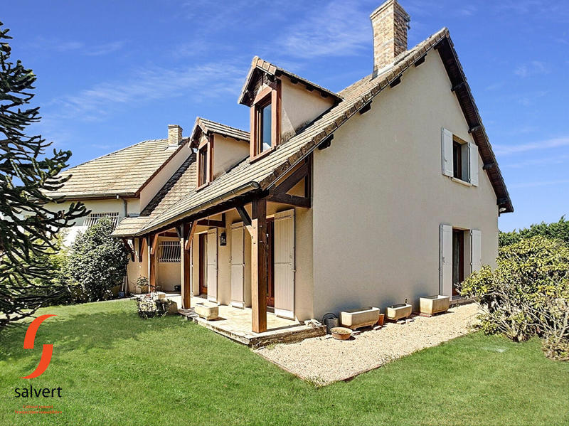 Maison - 235 m² - 7 pièces