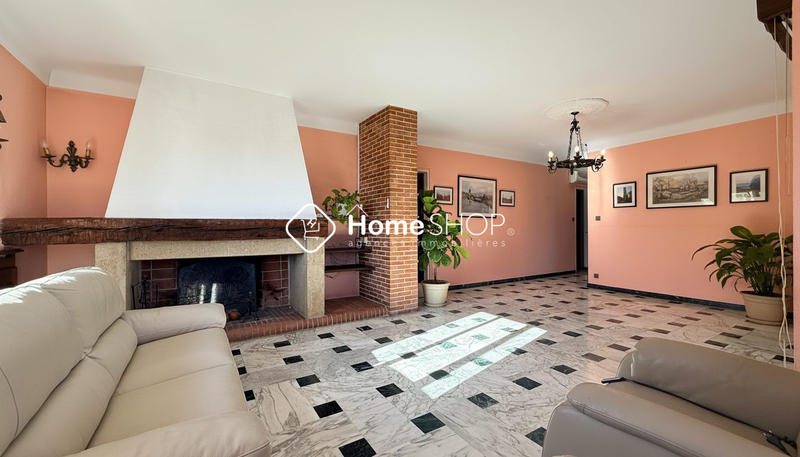 Maison traditionnelle - 230 m² - 8 pièces