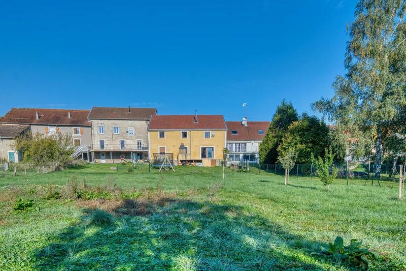 Maison - 270 m² - 9 pièces