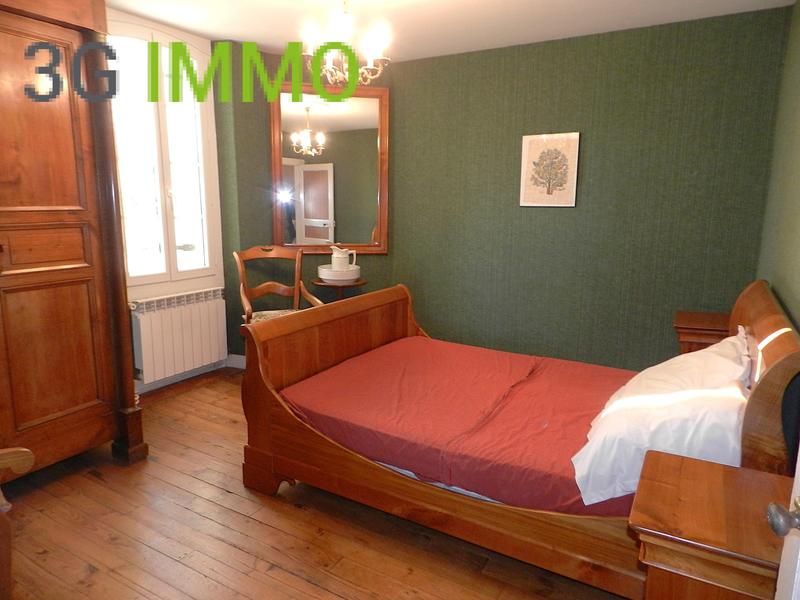 Maison - 230 m² - 10 pièces