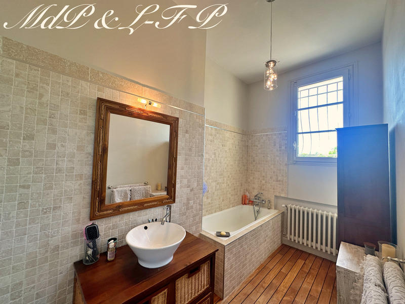 Maison de maîtres - 485 m² - 10 pièces