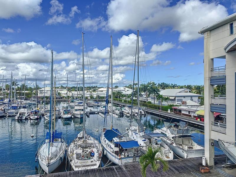 Appartement - 1 250 m² - 50 pièces