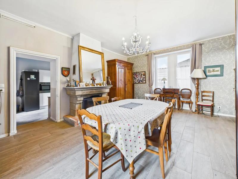 Maison - 210 m² - 10 pièces