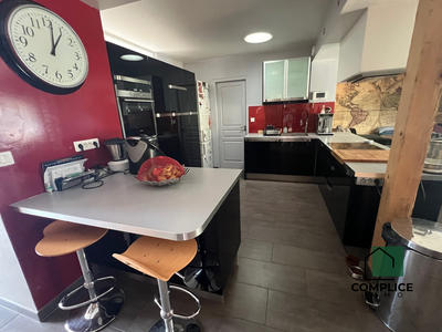 Maison - 161 m² - 8 pièces